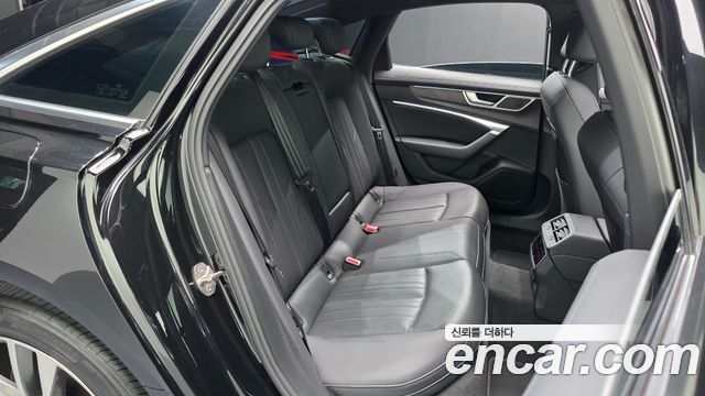 Audi A6 2022 — photo 17