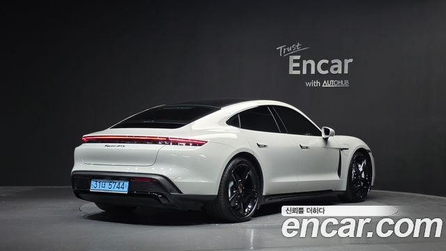 Porsche Taycan 2022 — photo 2