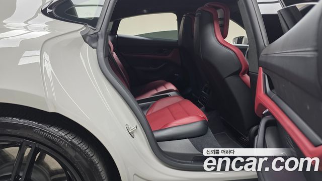 Porsche Taycan 2022 — photo 17