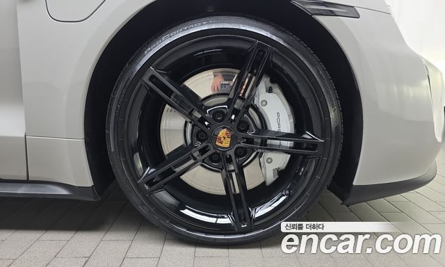 Porsche Taycan 2022 — photo 7