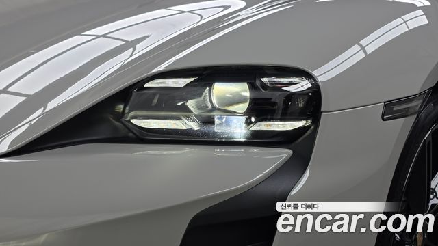 Porsche Taycan 2022 — photo 8