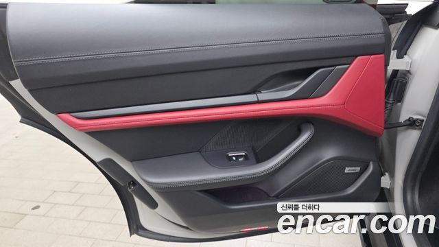 Porsche Taycan 2022 — photo 15