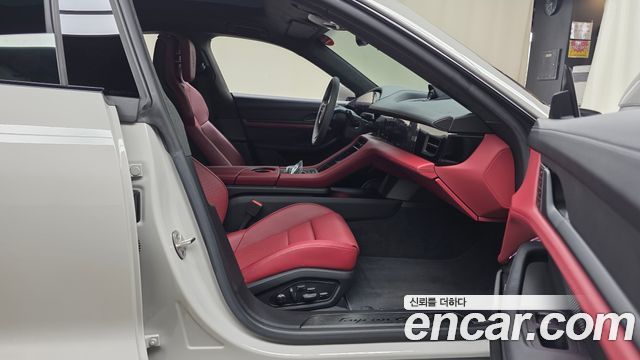 Porsche Taycan 2022 — photo 16