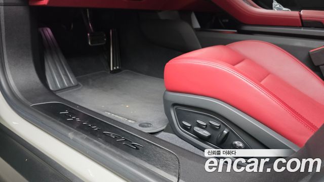 Porsche Taycan 2022 — photo 32