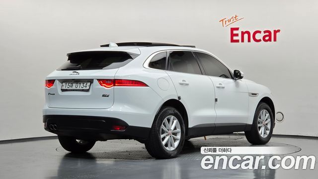 Jaguar F-PACE 2017 — photo 2