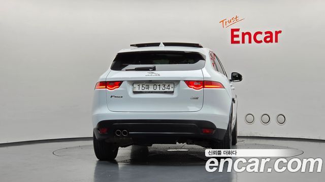 Jaguar F-PACE 2017 — photo 4