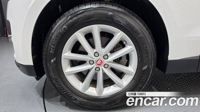 Jaguar F-PACE 2017 — photo 5
