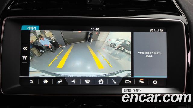 Jaguar F-PACE 2017 — photo 15