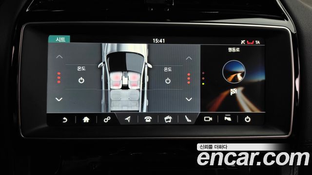 Jaguar F-PACE 2017 — photo 16