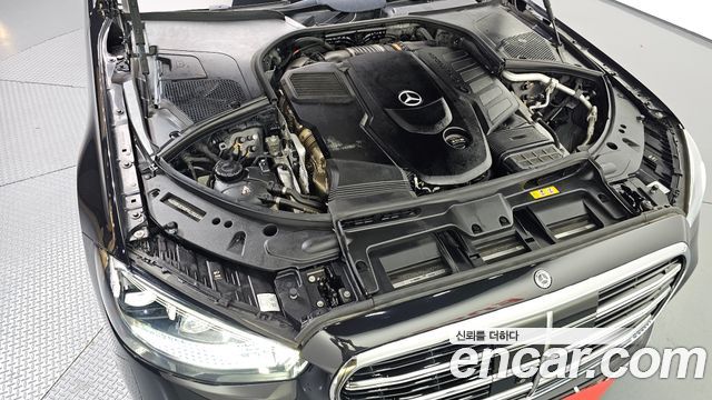 Mercedes-Benz S-Class 2023 — photo 6