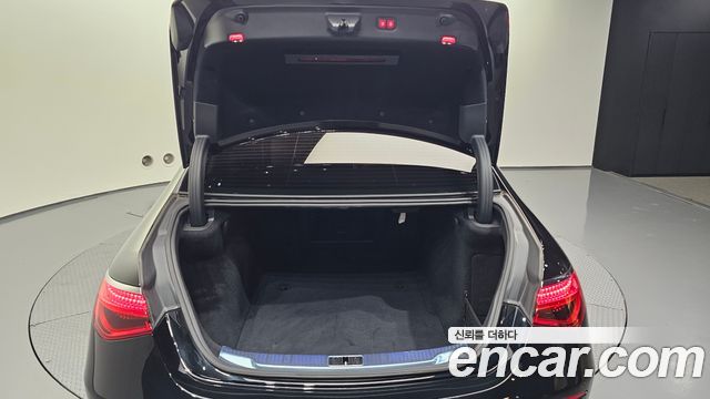 Mercedes-Benz S-Class 2023 — photo 23