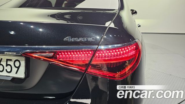 Mercedes-Benz S-Class 2023 — photo 9