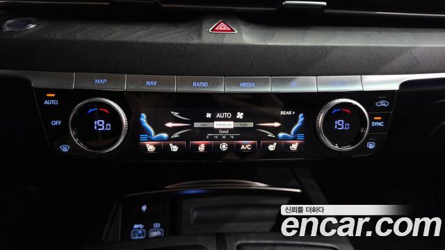 Genesis G80 2022 — photo 32
