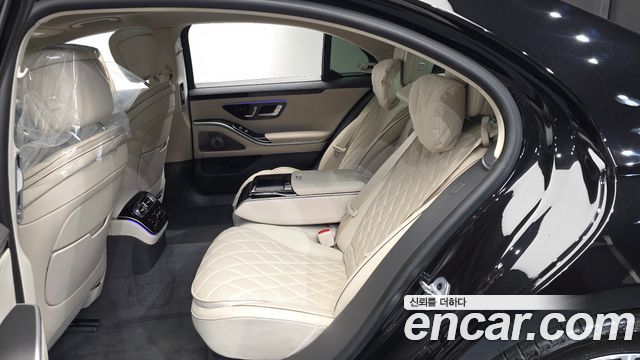 Mercedes-Benz S-Class 2023 — photo 17