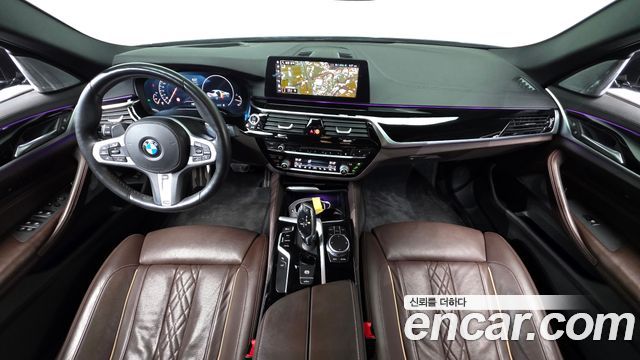 BMW 5-Series 2019 — photo 10