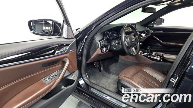 BMW 5-Series 2019 — photo 13