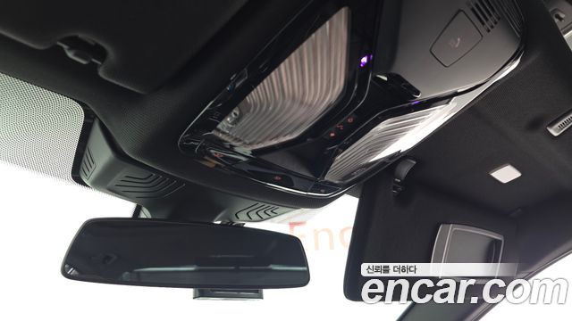 BMW 5-Series 2019 — photo 26