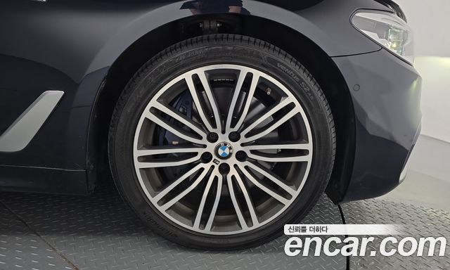 BMW 5-Series 2019 — photo 7