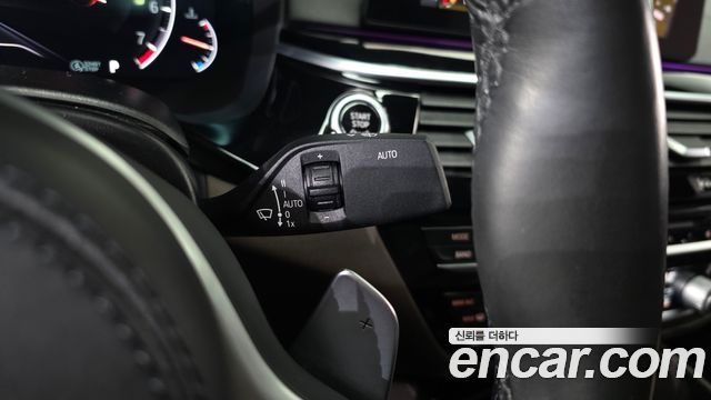 BMW 5-Series 2019 — photo 27