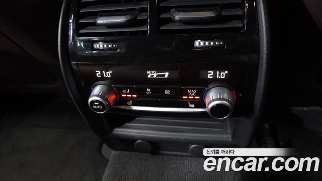 BMW 5-Series 2019 — photo 31