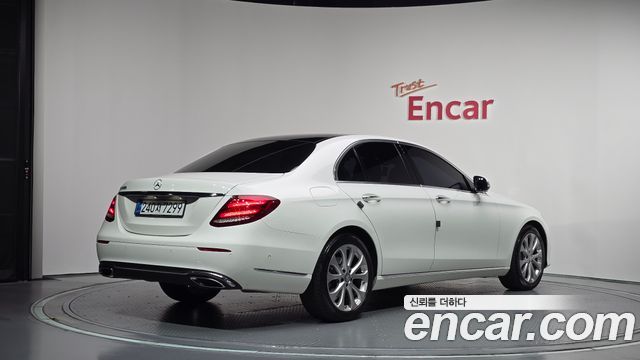 Mercedes-Benz E-Class 2017 — photo 2
