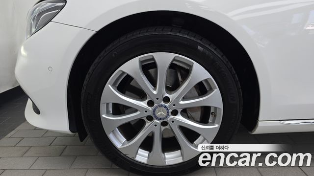 Mercedes-Benz E-Class 2017 — photo 5