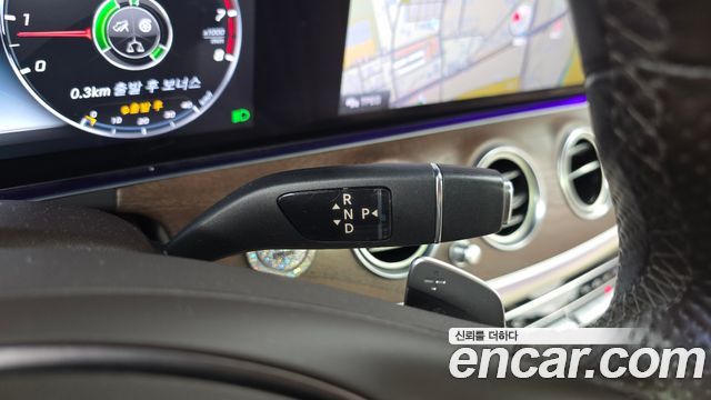 Mercedes-Benz E-Class 2017 — photo 12