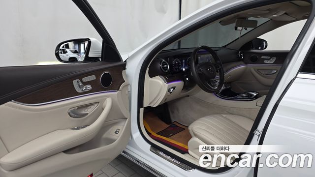 Mercedes-Benz E-Class 2017 — photo 13