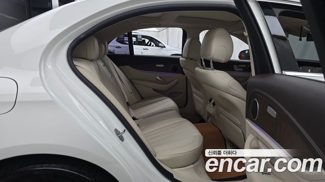 Mercedes-Benz E-Class 2017 — photo 17