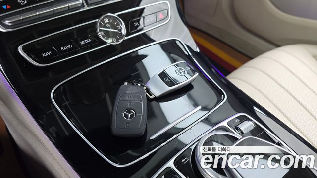 Mercedes-Benz E-Class 2017 — photo 25