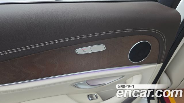 Mercedes-Benz E-Class 2017 — photo 26