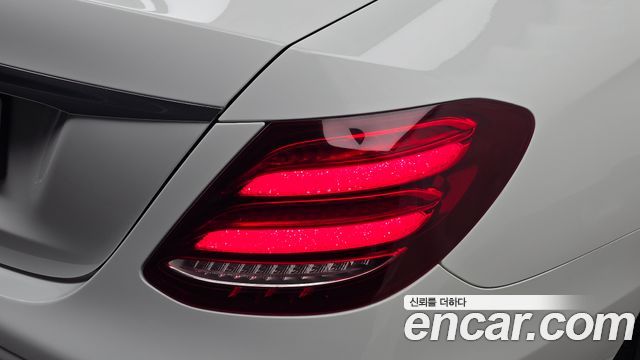 Mercedes-Benz E-Class 2017 — photo 9