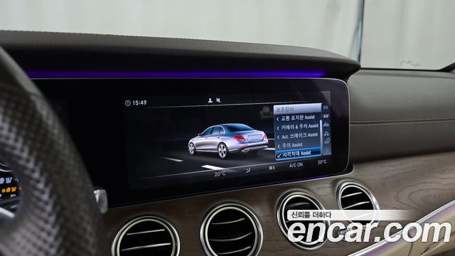 Mercedes-Benz E-Class 2017 — photo 32