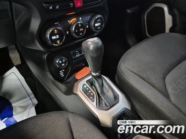 Jeep Renegade 2016 — photo 8