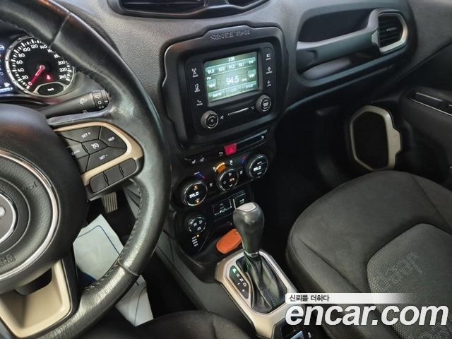 Jeep Renegade 2016 — photo 10