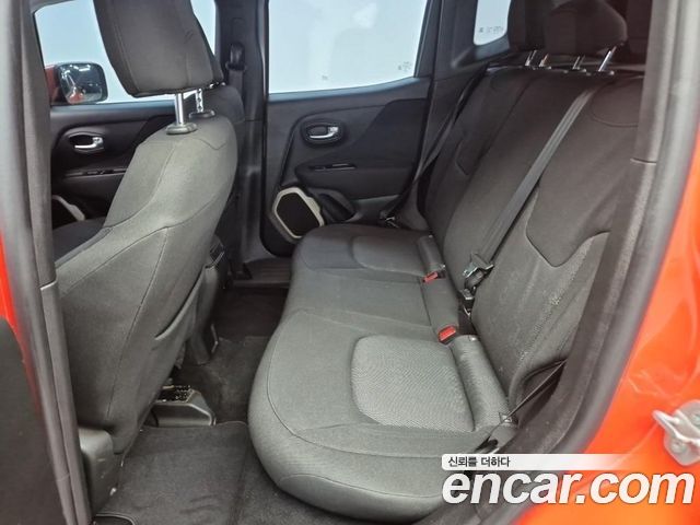 Jeep Renegade 2016 — photo 12