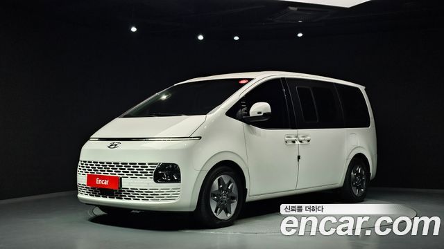 Hyundai Staria 2023 — photo 1