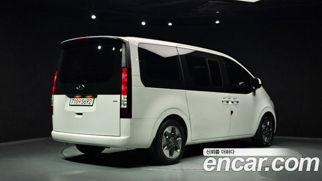 Hyundai Staria 2023 — photo 2
