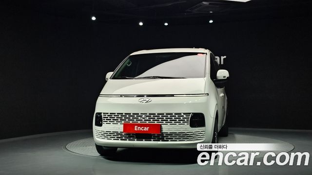 Hyundai Staria 2023 — photo 3