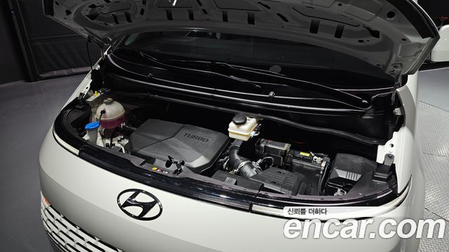 Hyundai Staria 2023 — photo 6