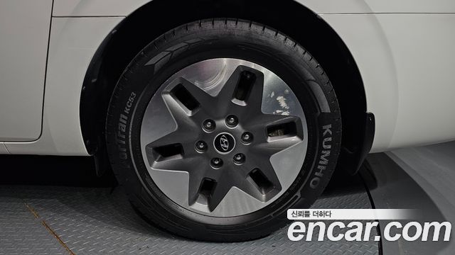 Hyundai Staria 2023 — photo 7