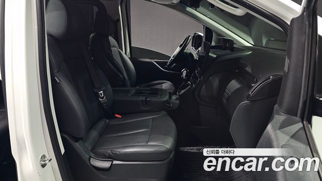 Hyundai Staria 2023 — photo 16