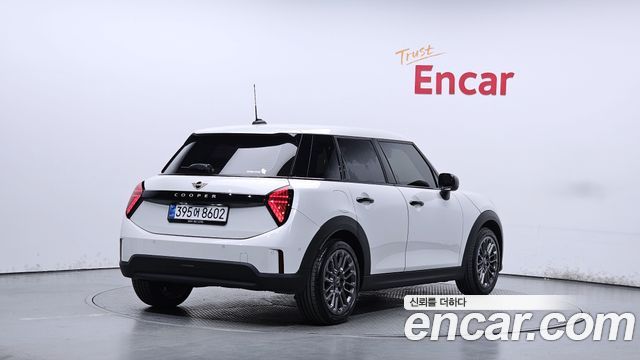 Mini Cooper 2025 — photo 2