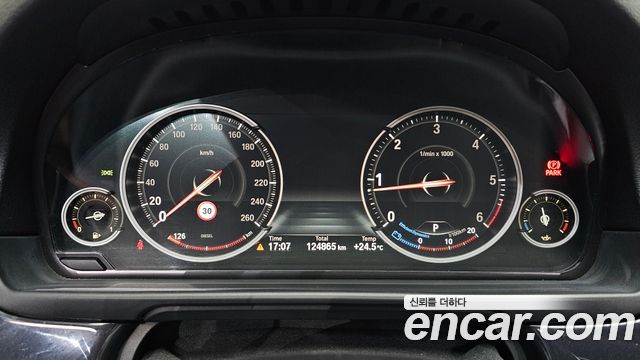 BMW 5-Series 2015 — photo 8