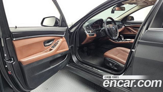 BMW 5-Series 2015 — photo 10
