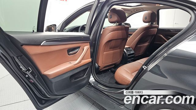BMW 5-Series 2015 — photo 12