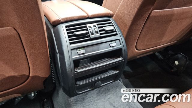 BMW 5-Series 2015 — photo 17