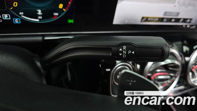 Mercedes-Benz GLA-Class 2020 — photo 9