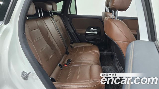 Mercedes-Benz GLA-Class 2020 — photo 11