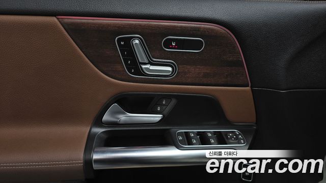 Mercedes-Benz GLA-Class 2020 — photo 17